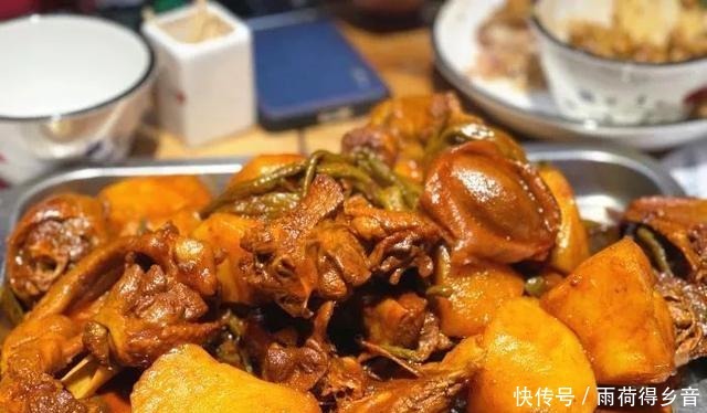 长春的美食数不胜数,让人百吃不厌、流连忘返