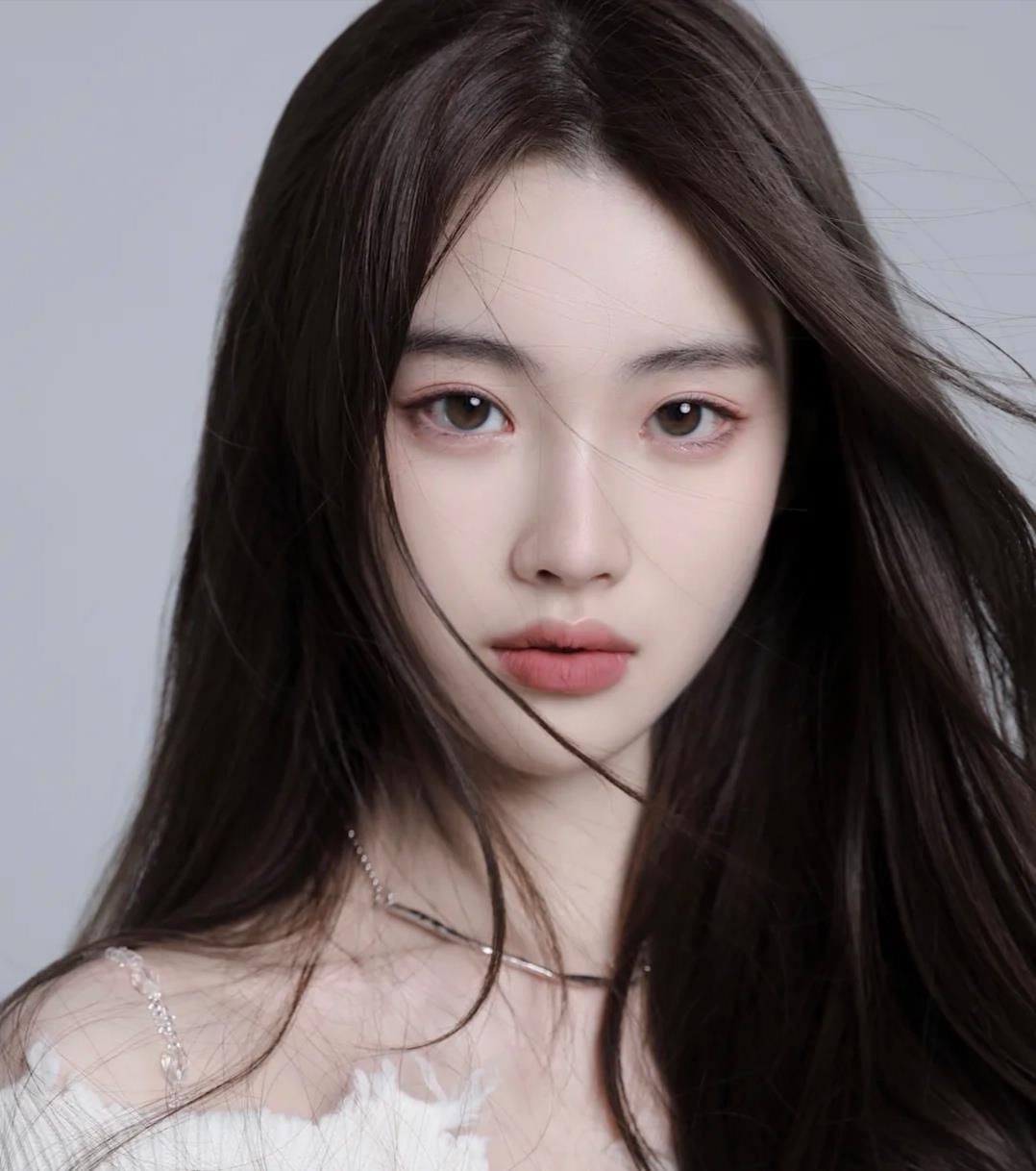 脸上有这5条线的女生，属于真正的“美人胚子”，第3条线很少见