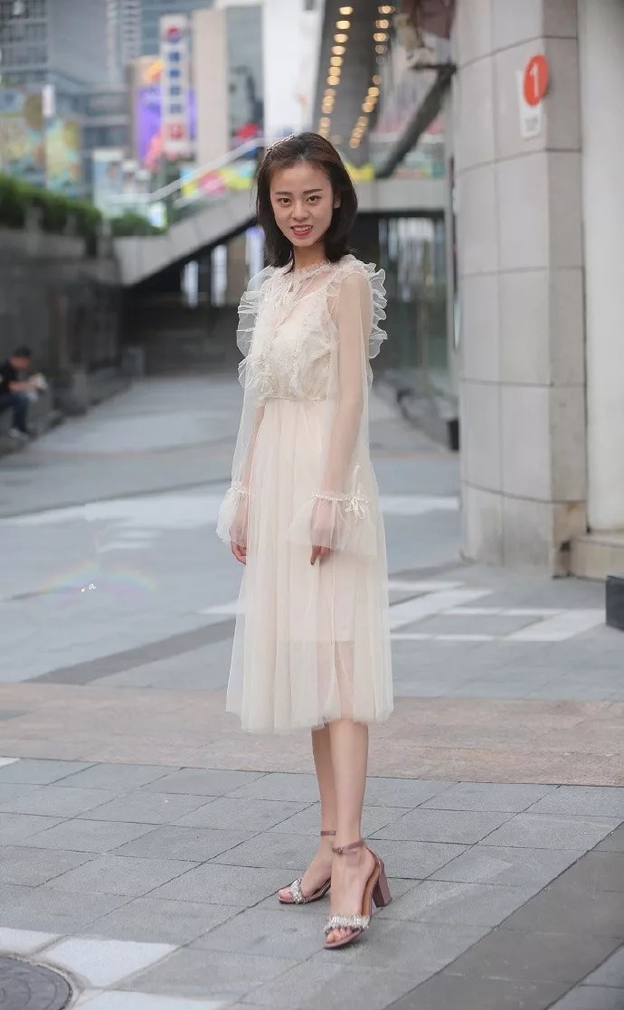 优雅|高跟鞋简约又气质，搭配出街更显女人味