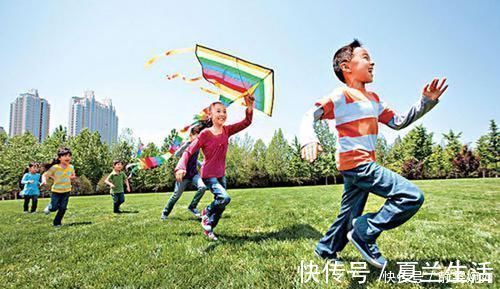 孩子|入秋后孩子身高进入猛长期,家长做好四件事,孩子长高不用愁