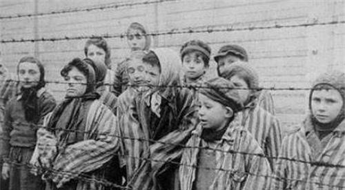 母亲|小女孩对德国士兵说叔叔可以埋浅一点吗我怕妈妈找不到我