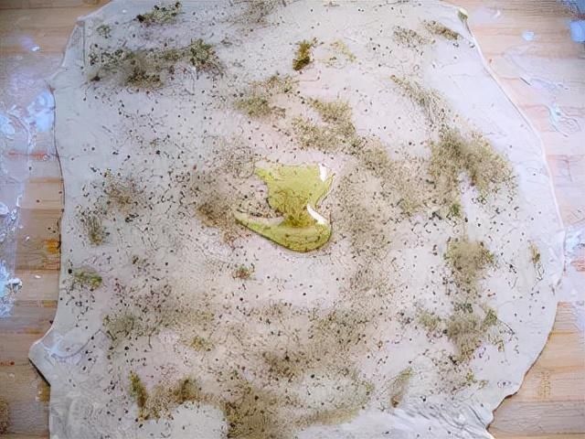 冬日暖暖的早餐:酱香饼、咸鸭蛋,搭配香菇瘦肉粥