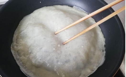 葱花鸡蛋饼|3个鸡蛋，一碗面，教你15分钟解决全家早餐，简单好吃，详细做法