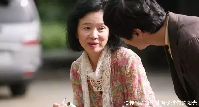 毕竟|"废物式养老"悄然兴起,正在毁掉老年人生活,年轻儿女不以为然