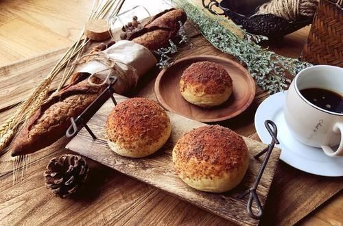 适合小朋友吃的小餐包,奶香浓郁,烤好第二天依然松软Q弹