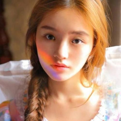 女人别再披头散发了，太显老！今年流行这5种发型，减龄显脸小