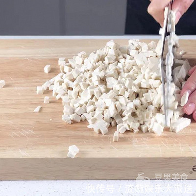 鹅妈妈钛晶|豆腐锅贴的做法