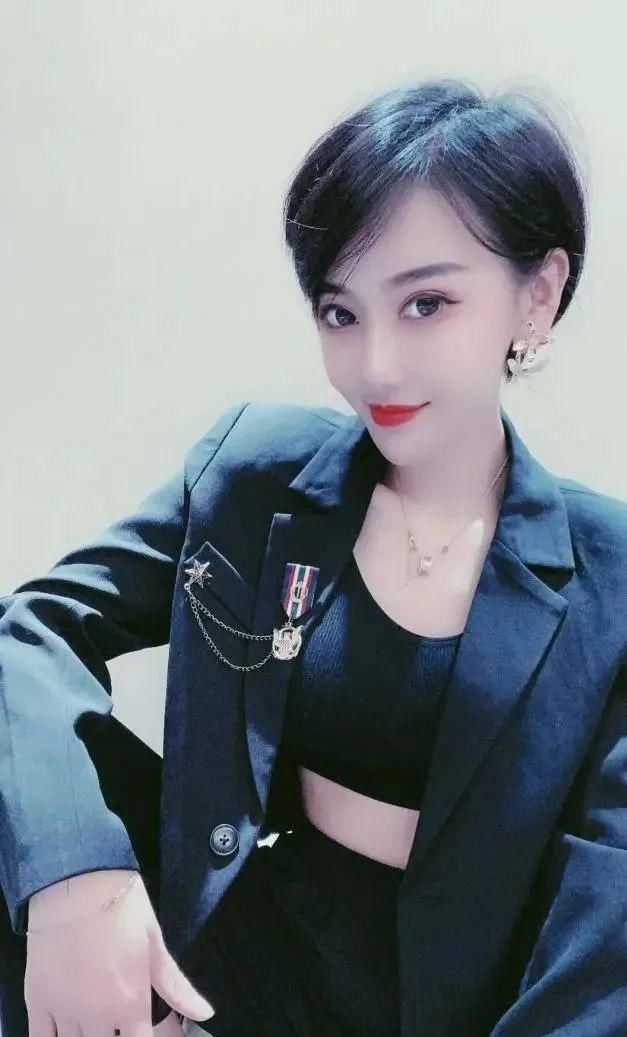 平台不舍他这颗摇钱树,但他一手捧红的徒弟要解约