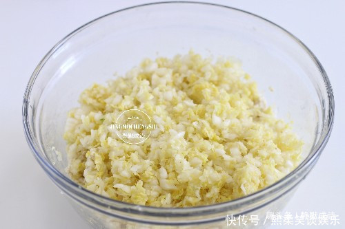 酵母|半棵白菜1块豆腐，不包也不烙，卷卷上锅一蒸，香嫩营养，吃不够