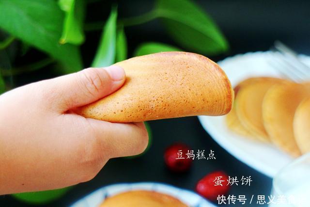 睡前拌好面糊,早上起来花3分钟一煎,这早餐饼又软又香