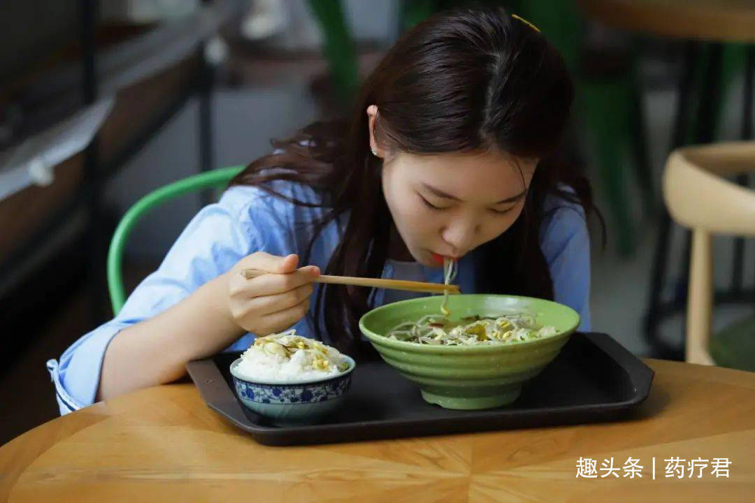 新英格兰医学杂志|一天吃两顿饭和一天三顿饭,哪个更科学有研究证实了