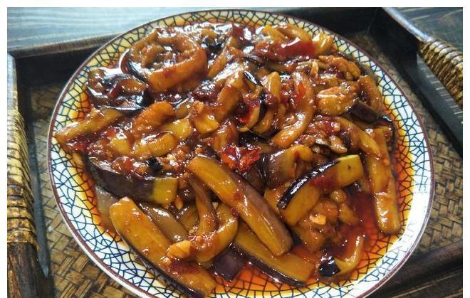 鱼香茄子|茄子简单美味的好吃做法，香软入味，搭配米饭超下饭