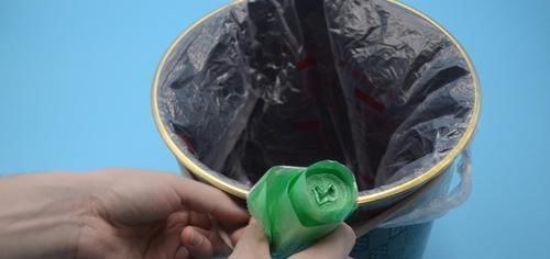 垃圾桶里放一只旧丝袜,真是厉害了,好多人还不清楚,都看看吧