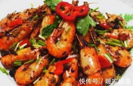 同事来家中做客，媳妇做的四菜一汤家常菜，撑足场面