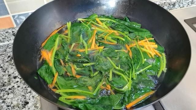 凉菜|夏日最开胃填肚子的凉拌菜，凉爽开胃，很是下饭，每次一盘不够吃