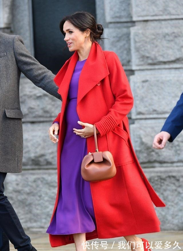 翻领 让英皇室头疼的梅根,穿大衣却引领了“梅根时尚”,这点值得学习!
