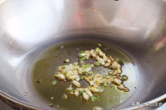 年夜饭加道菜，“四喜福袋”端上桌，寓意八方来福，财源滚滚