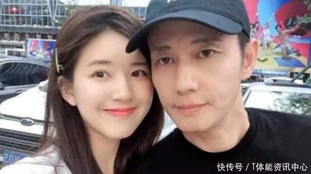 “最嫩爸爸”火了,接女儿下课被误认为早恋,校长直接找她谈话!