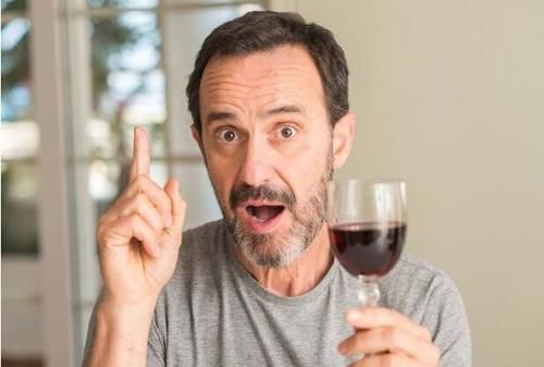 血管|高血压发出的3个信号,别误以为是小毛病,坚持3不要,血压会更稳