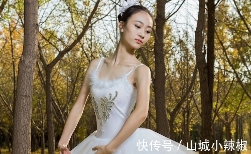 本文系$七绝十四首:且喜秋风知我意,万里相思共月明