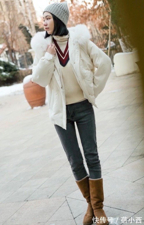 穿搭 2022不流行露脚踝,聪明女人更爱“塞裤脚”,这样穿搭时髦又显瘦