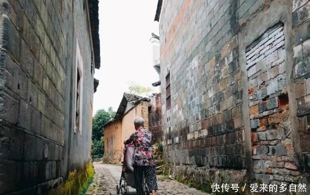 浙江“鸡鸣三省”的古镇，经千年柔美依旧，真正意义上的烟雨江南