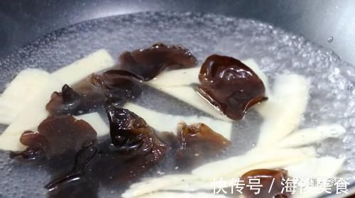 五花肉裹上淀粉糊,加一碗料汁炒,太下饭了,外皮想要更脆有窍门