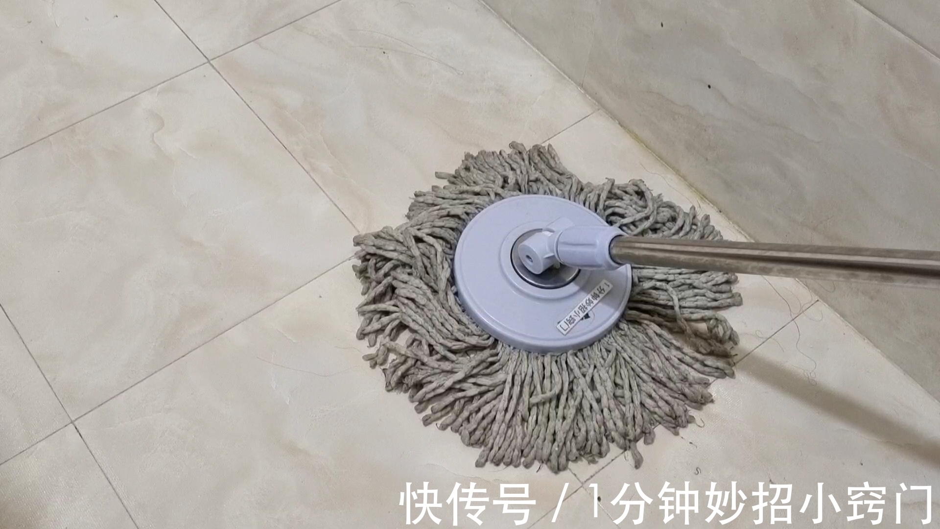 厕所里撒一把食盐,真是太聪明了,一年就省下好几百,学会试试