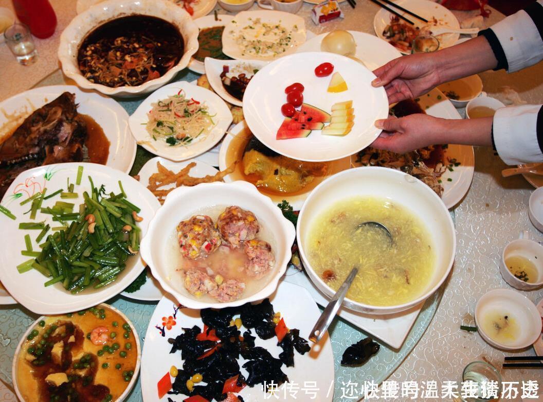 毒晚餐|7岁男童积食不长个,提醒各位家长3类“毒晚餐”别再喂孩子