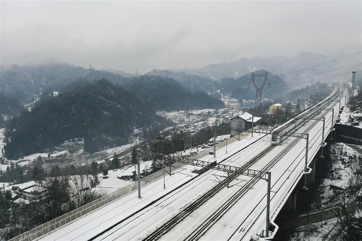 宜万线|宜万线上雪景美