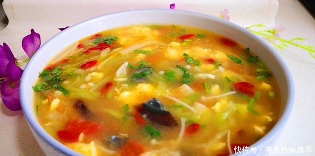 做丝瓜汤时,万万不可切完直接下锅,多加1步,颜色好看更鲜美