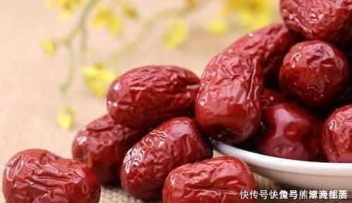 衰老|脸上皮肤特别干?洗脸后的60秒很关键,学会3招,皮肤自然水嫩