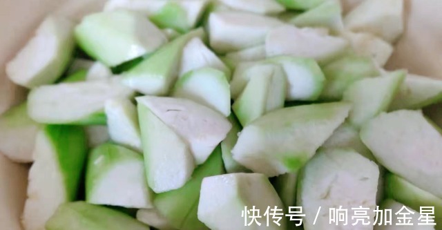 切块|豆腐和它是绝配，切块一煎再一炖，软嫩鲜美好消化，天天吃都不腻！