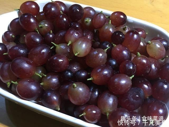  洗葡萄，只放面粉和盐就错了，还有一步更重要，不然只会越洗越脏