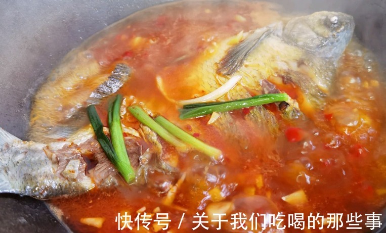 无论什么鱼，红烧时牢记3个技巧，鱼肉软嫩鲜美没腥味，太好吃了