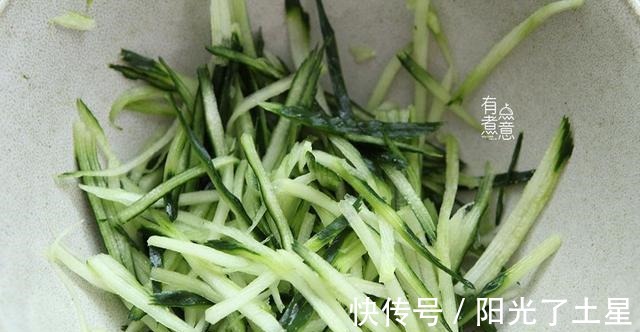 黄瓜|减脂别只会吃西兰花,试试这菜,清爽无油低热量,又瘦又美过夏天!