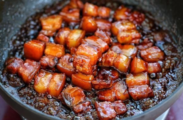 肉块|红烧肉怎么做才香软好吃？牢记“4窍门”，肉香不柴，无油腻感