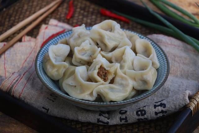 秋天|秋天,吃饺子就吃这馅,比白菜便宜,比韭菜营养,一次30个才过瘾