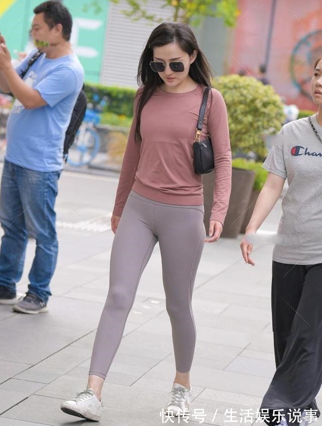 长衫 修身瑜伽裤搭配藕粉色长衫,舒适省心,时尚百搭!