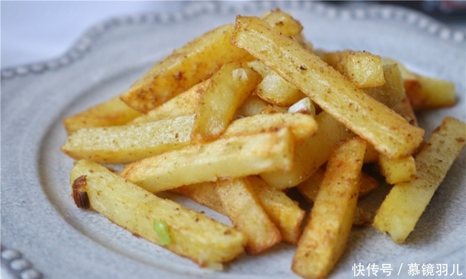 薯条|比薯条好吃的土豆做法,简单快手,5分钟出锅,太香了