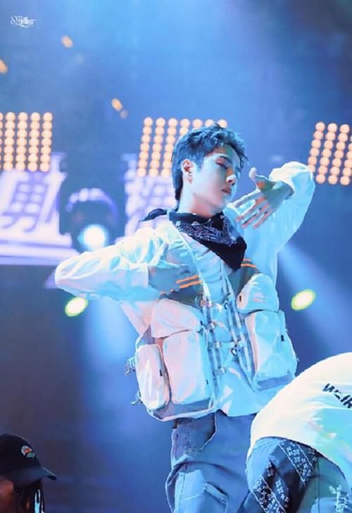 王一博|王一博 :20210708 上海到达,即将录制第一期《这就是街舞4》。