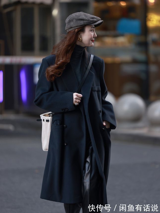 博主|为什么你穿黑大衣不好看?45岁博主的4个“配色法则”很值得借鉴