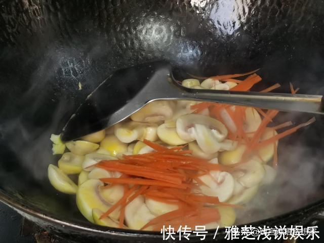 蘑菇|简单又好吃的蘑菇溜肉片,肉片滑嫩蘑菇香,美味营养都兼顾