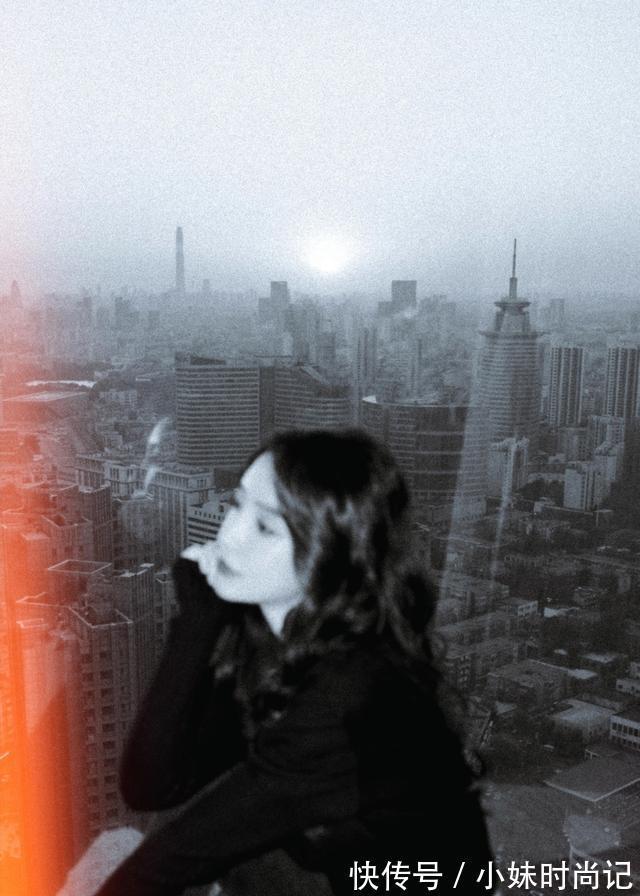 穿搭 Angelababy真不怕冷,都降温了还要露腰,不过身材是真的优越