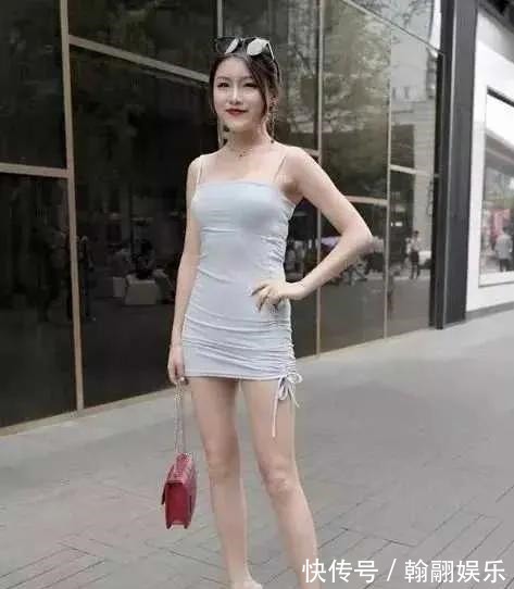 透明高跟凉鞋 难道今年流行透明高跟凉鞋吗30位美女穿出了简约而不简单的效果