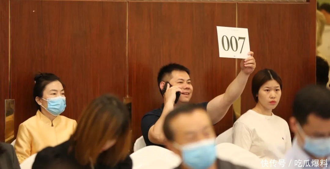 爆姐的饭后爆料：最新文娱八卦让你笑连续！（爆姐的饭后幼八卦：不暂停的爆料之旅！）及成天3个瓜！含糊整容、公然被人表达幼S被怒怼文娱圈真精粹！成天6个瓜风云回转、寂寞霸凌、辟谣翻车文娱圈辱骂不停