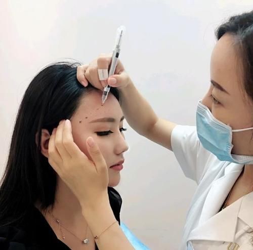 显美眼袋手术恢复期要多久,做眼袋手术后吃什么好处多?