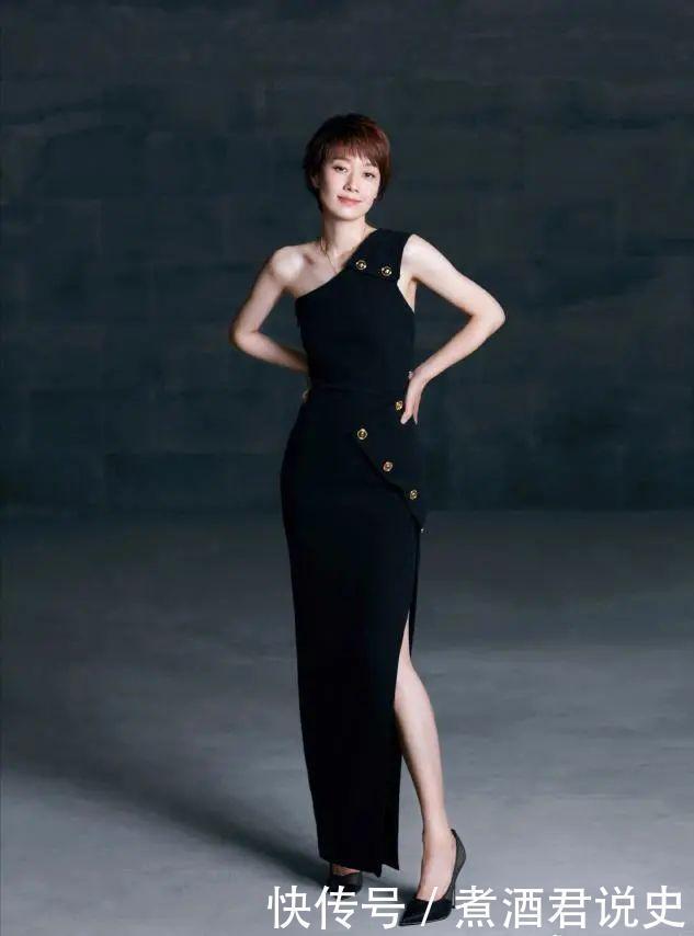 简约风|马伊琍又任性了,染一头蓝灰发色太显老,短发太过凌厉不女人