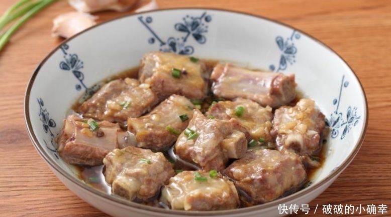 蒸排骨，不要着急上锅蒸，做好2步，排骨蒸好鲜嫩入味，不柴不腥