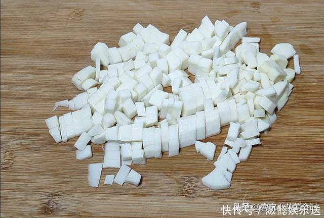 女人再忙也要好好爱自己,一周喝两回这汤,脸色红润又漂亮